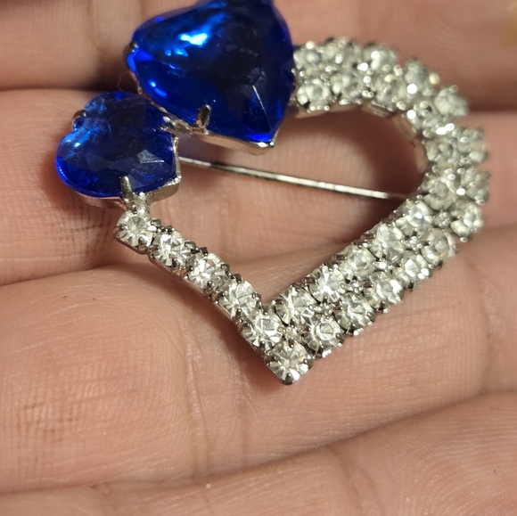 Blue Heart Crystal Brooch - Picture 2 of 3